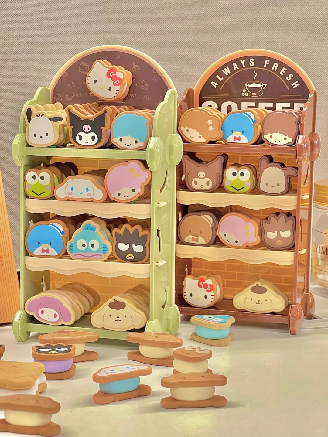 Sanrio  Sandwich Cookies mini doll blind bag ( 5 pcs in bag)