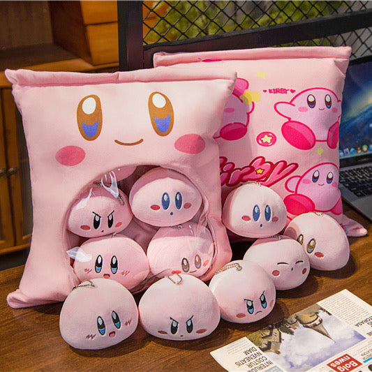 Bolsa de peluche Kirby con 6 muñecos pequeños en su interior.