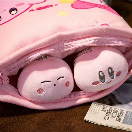 Bolsa de peluche Kirby con 6 muñecos pequeños en su interior.