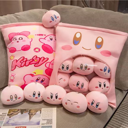 Bolsa de peluche Kirby con 6 muñecos pequeños en su interior.