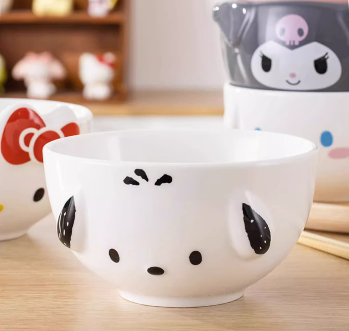 Cuencos y platos de cerámica Sanrio.