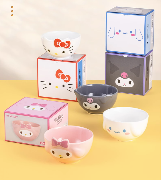 Cuencos y platos de cerámica Sanrio.