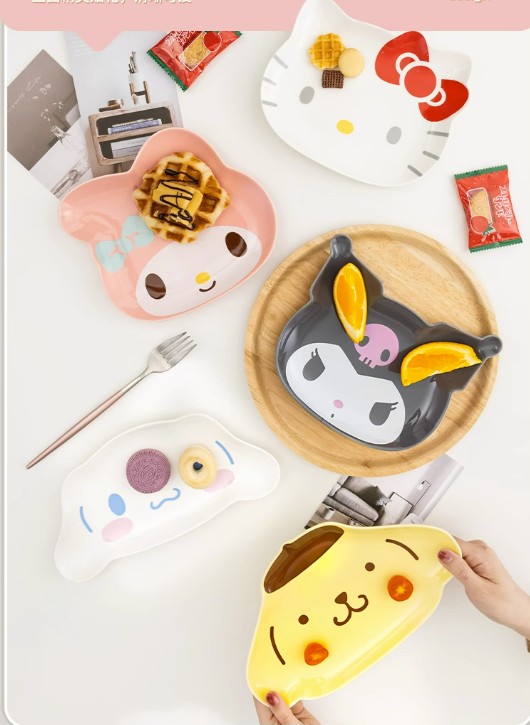 Cuencos y platos de cerámica Sanrio.