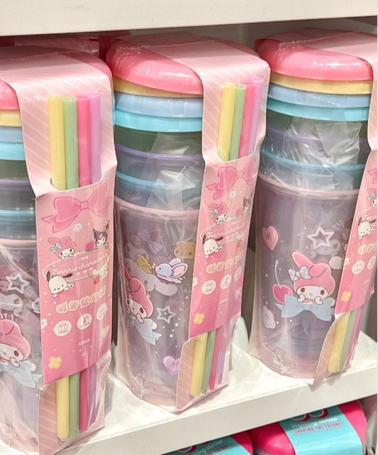 Sanrio family straw plastic cup 520ml 4 pieces