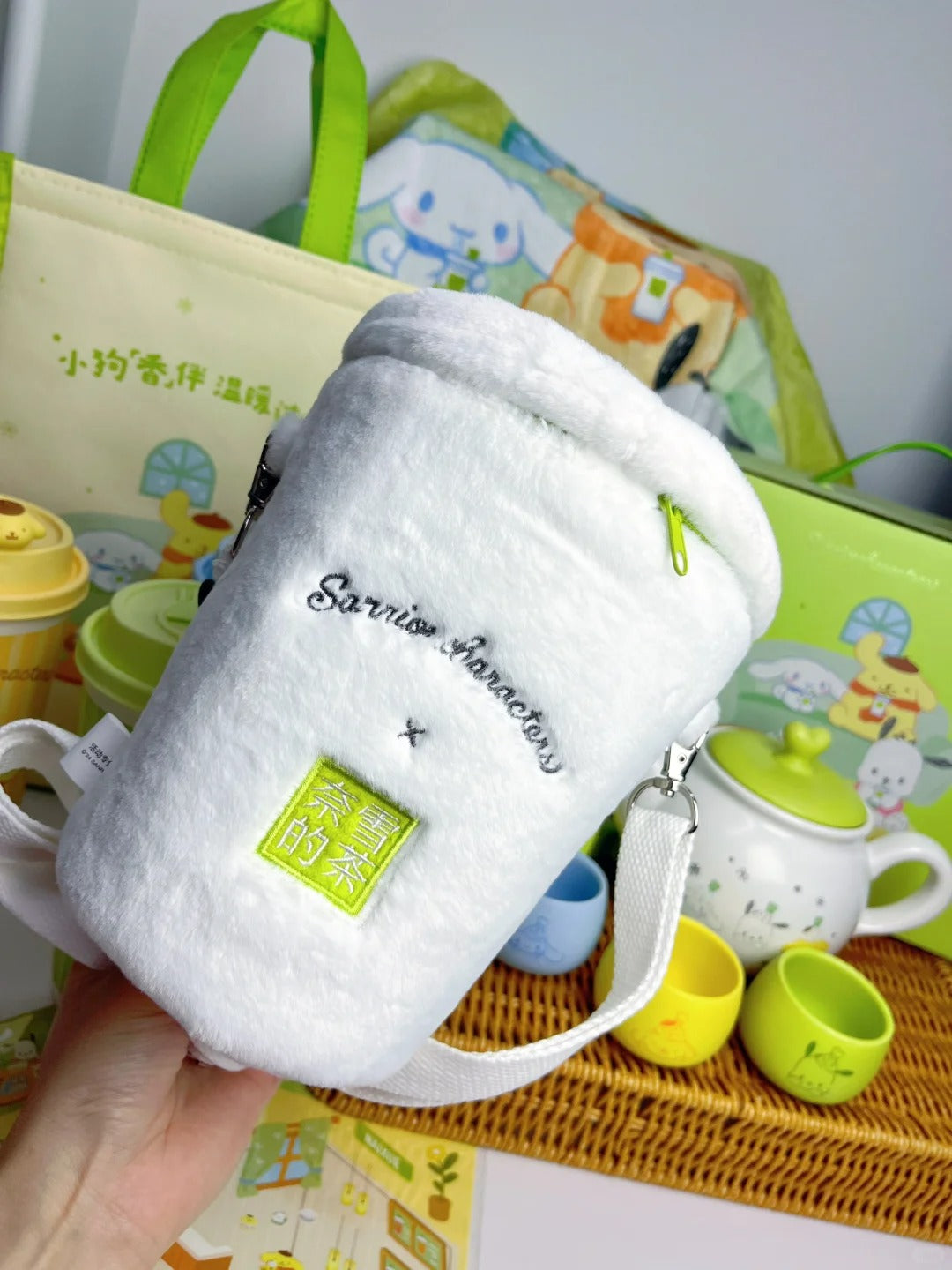 Limited  Sanrio & Nayuki's tea Cooperation